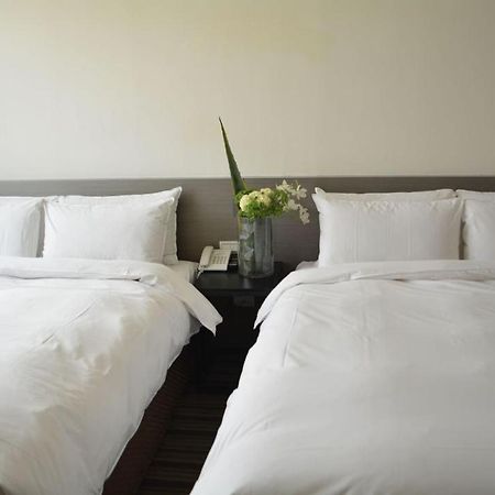 De Reve Express Hotel Цзяи Экстерьер фото
