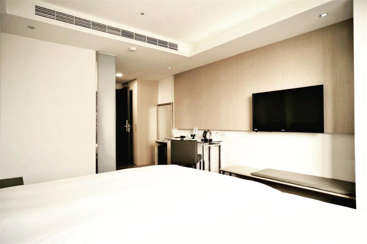 De Reve Express Hotel Цзяи Экстерьер фото